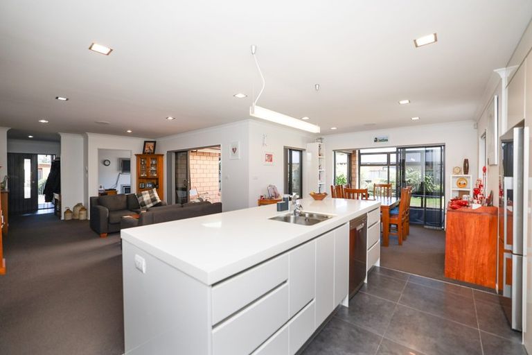 Photo of property in 8 Settlers Close, Whalers Gate, New Plymouth, 4310