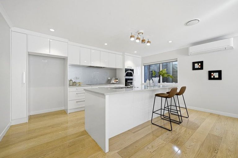 Photo of property in 152a Weatherly Road, Torbay, Auckland, 0630