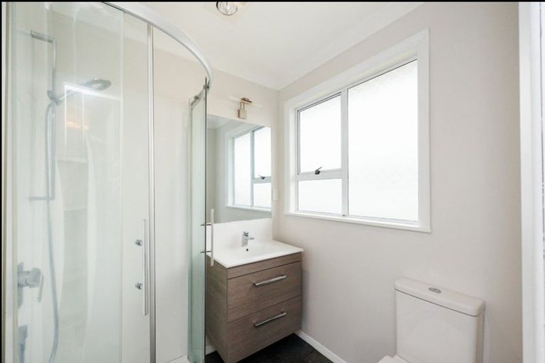 Photo of property in 4 Eton Place, Terrace End, Palmerston North, 4410