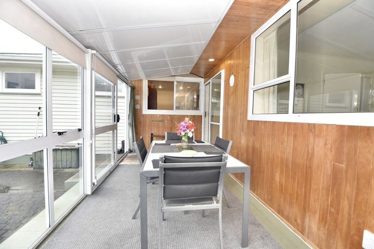 Photo of property in 15 Charles Street, Carterton, 5713