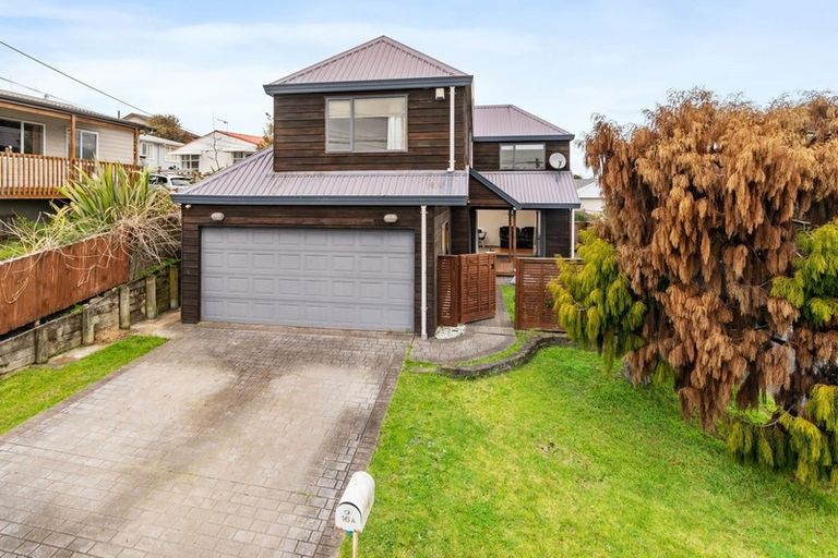 Photo of property in 1/16 Pax Avenue, Forrest Hill, Auckland, 0620