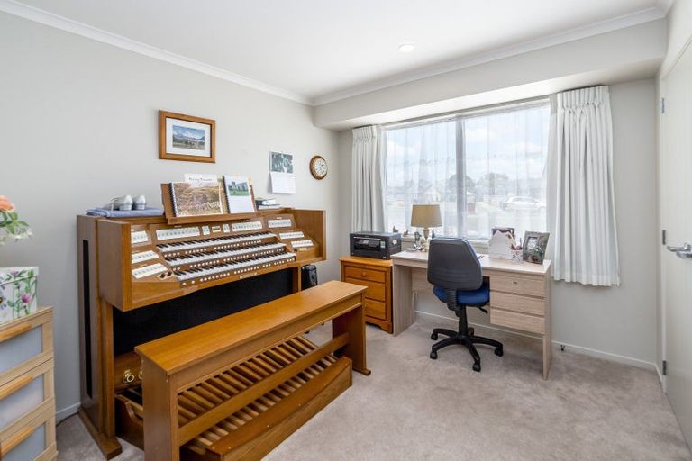 Photo of property in 25 Tarata Grove, Lansdowne, Masterton, 5810