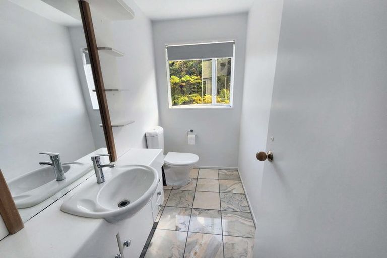 Photo of property in 75 Viewmont Drive, Harbour View, Lower Hutt, 5010