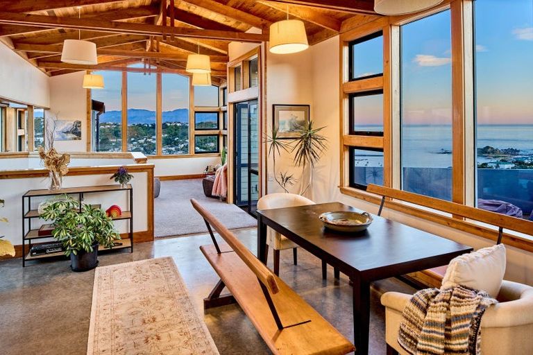 Photo of property in 23 Dargle Way, Island Bay, Wellington, 6023