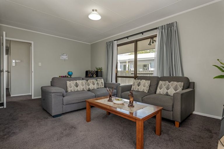 Photo of property in 37 Suzanne Grove, Kelvin Grove, Palmerston North, 4414