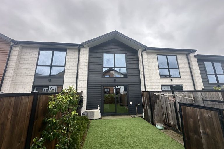 Photo of property in 7/170 Don Buck Road, Massey, Auckland, 0614