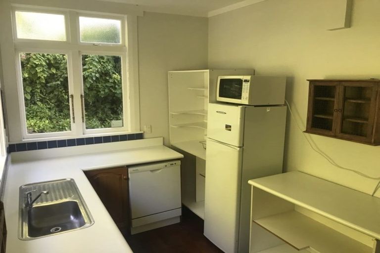 Photo of property in 15 Palliser Road, Roseneath, Wellington, 6011