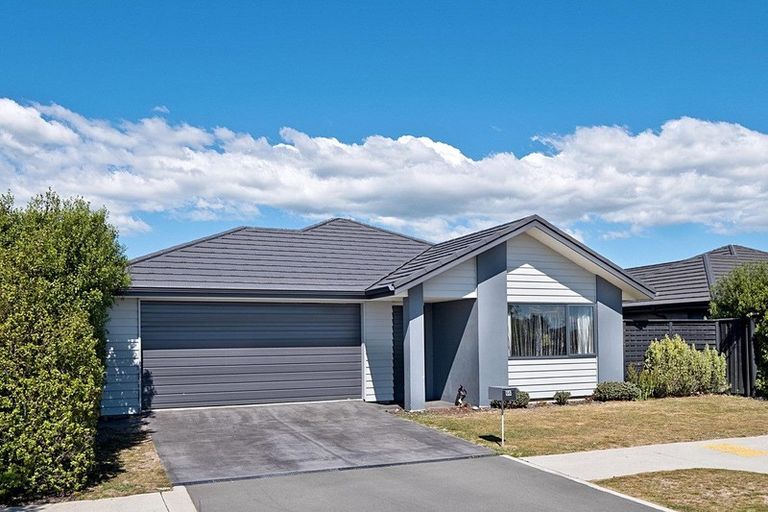 Photo of property in 66 Shillingford Boulevard, Rolleston, 7615