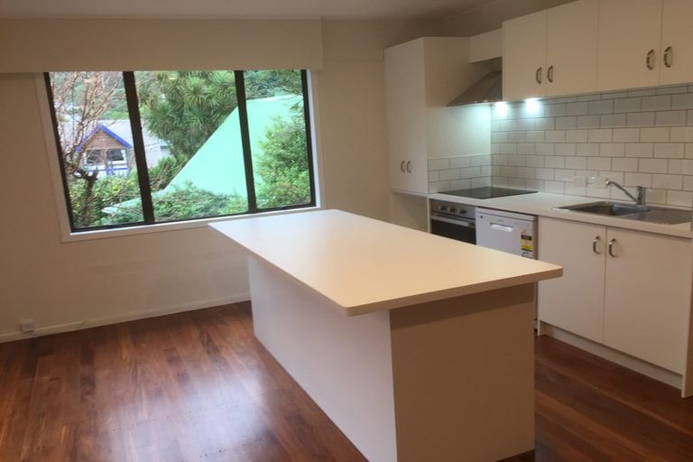 Photo of property in 132 Parkvale Road, Karori, Wellington, 6012