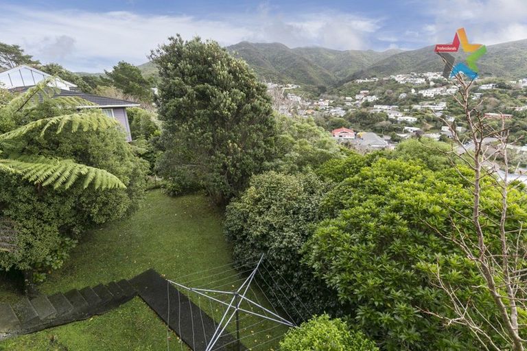Photo of property in 28 Woodhouse Avenue, Karori, Wellington, 6012