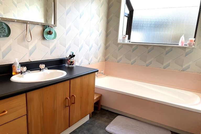 Photo of property in 15a Jeffares Place, Taradale, Napier, 4112