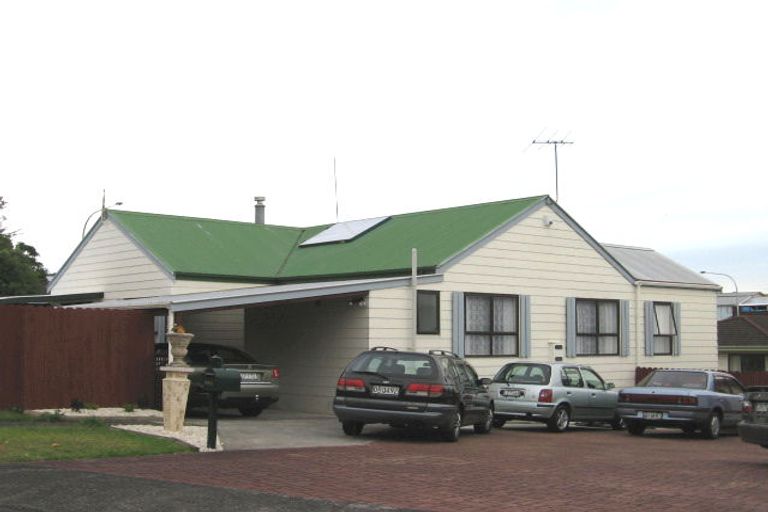 Photo of property in 2 Truscott Place, West Harbour, Auckland, 0618