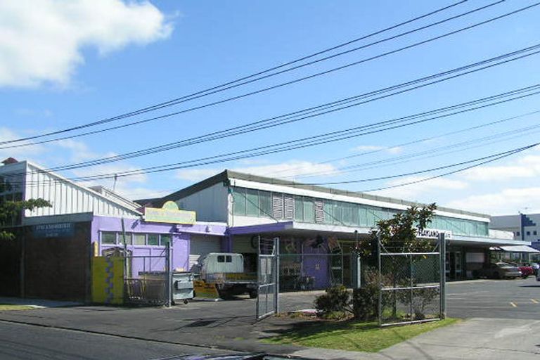 Photo of property in 2/50 Gladstone Road, Northcote, Auckland, 0627