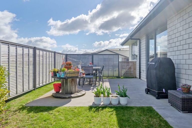 Photo of property in Waterview Estate, 44/4 Greystone Place, Omokoroa, 3114