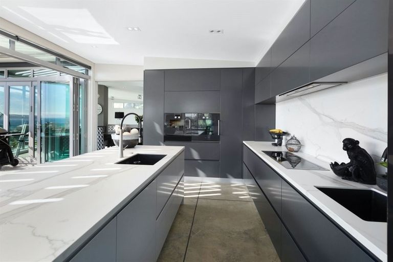 Photo of property in 32 Roys Road, Plimmerton, Porirua, 5026