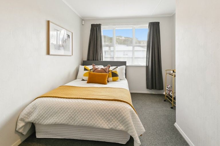 Photo of property in 45 Victory Crescent, Tawa, Wellington, 5028