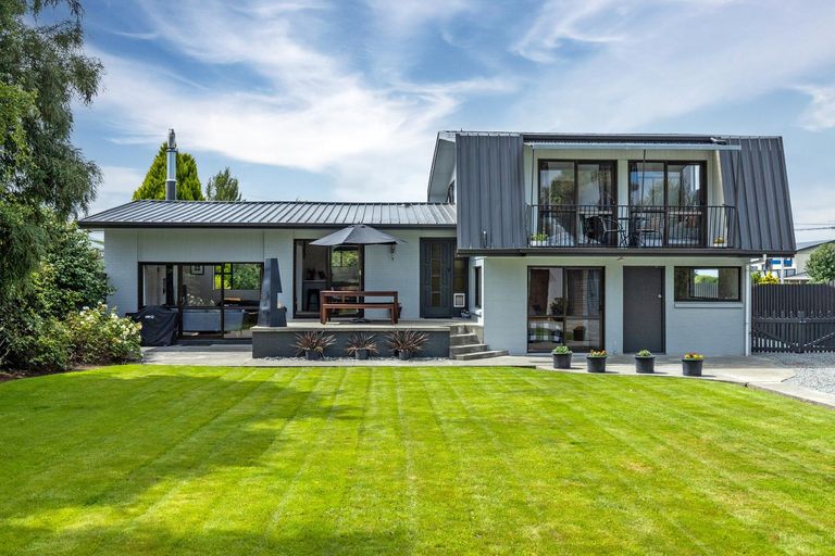 Photo of property in 92 Cox Street, Geraldine, 7930