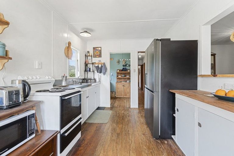 Photo of property in 4 Oha Street, Mokau, 4376