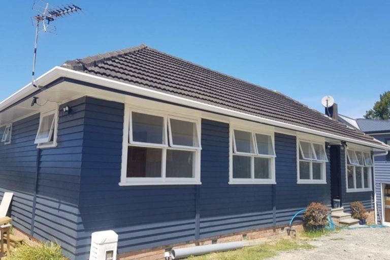 Photo of property in 21 La Rosa Street, Green Bay, Auckland, 0604