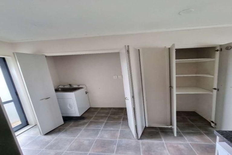 Photo of property in 420 Old Te Atatu Road, Te Atatu Peninsula, Auckland, 0610