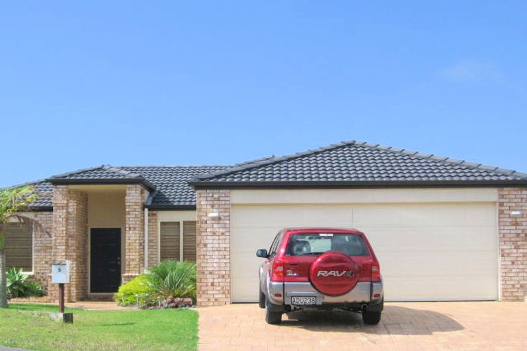 Photo of property in 5 Bundoran Way, Pinehill, Auckland, 0632