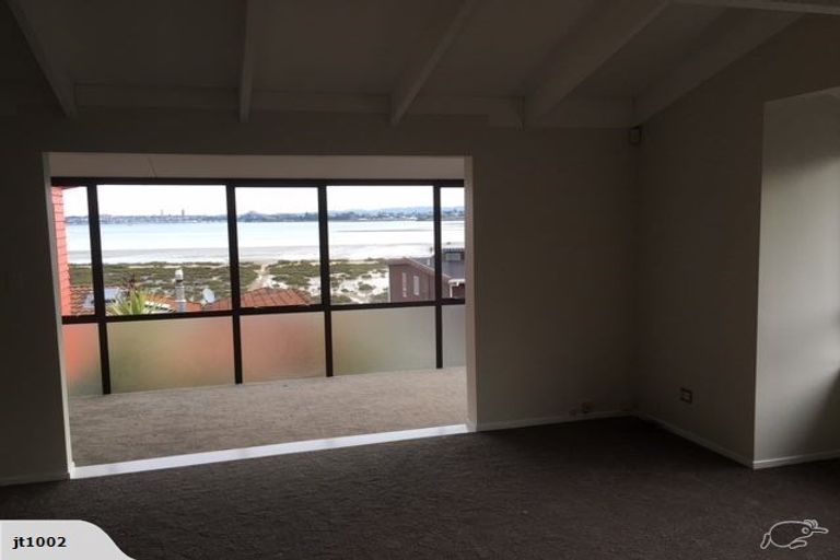 Photo of property in 2/28 Walter Street, Hauraki, Auckland, 0622