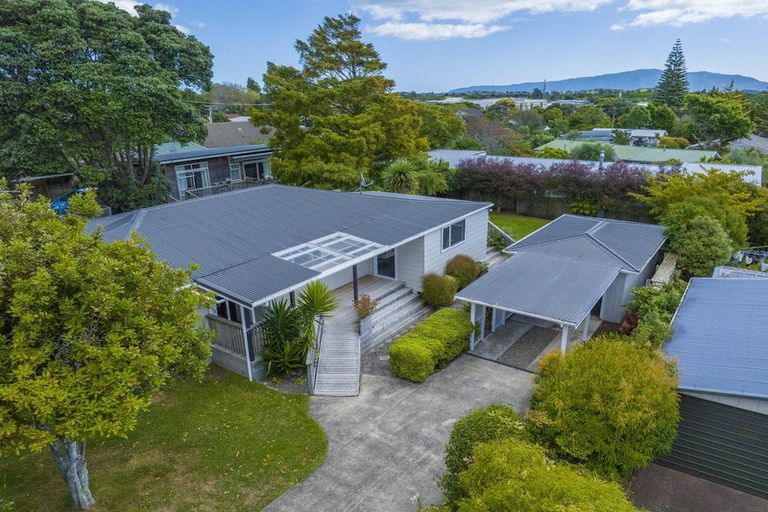 Photo of property in 40 Seddon Street, Waikanae, 5036