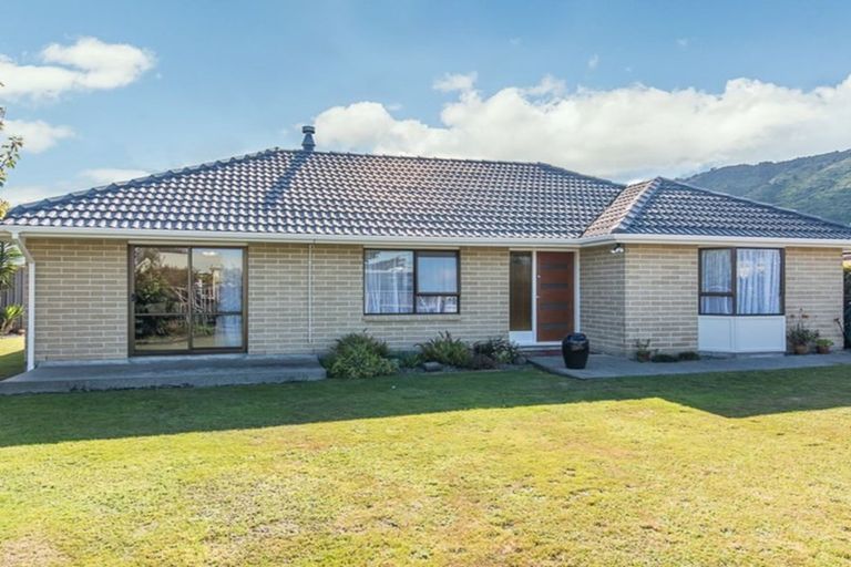 Photo of property in 39 Belvedere Avenue, Waikanae, 5036