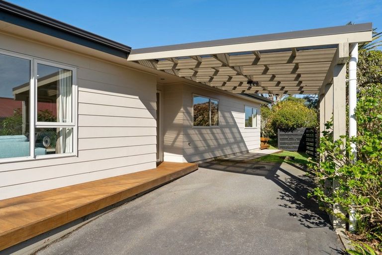 Photo of property in 16 Callender Terrace, Paraparaumu Beach, Paraparaumu, 5032