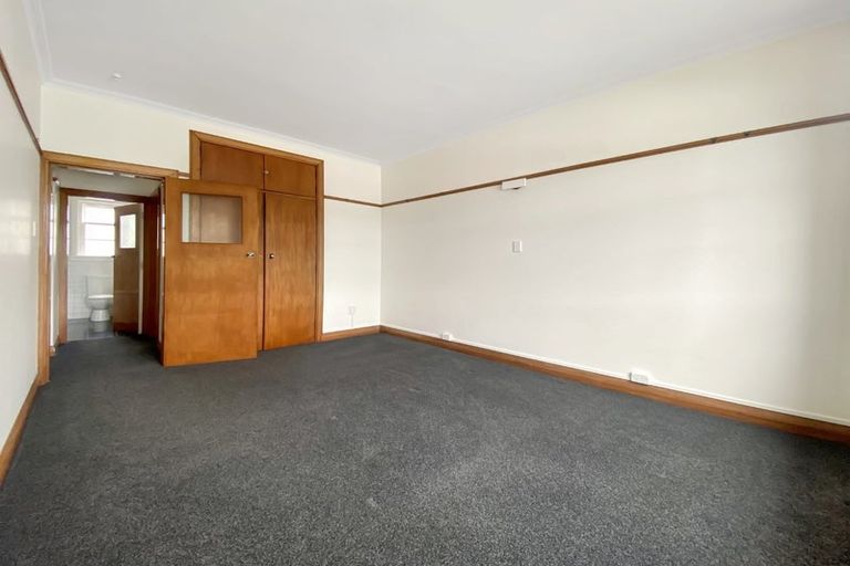 Photo of property in Ionian Flats, 123-125 Brougham Street, Mount Victoria, Wellington, 6011