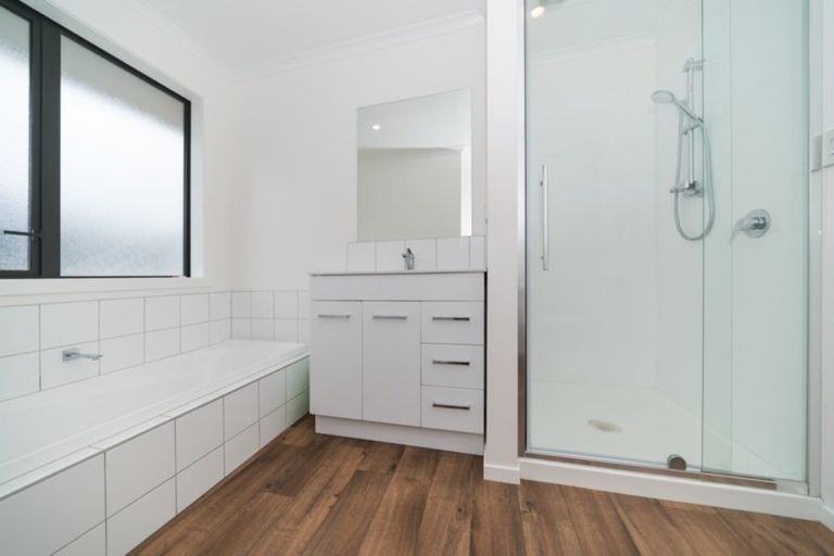 Photo of property in 134 Johnstone Drive, Fitzherbert, Palmerston North, 4410