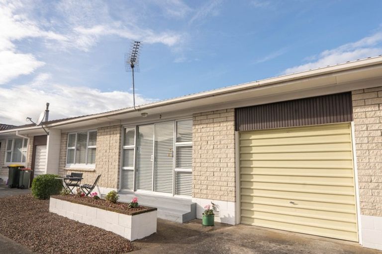 Photo of property in 2/52 Wallace Road, Papatoetoe, Auckland, 2025