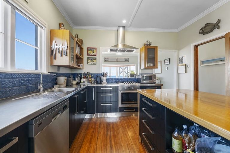 Photo of property in 421 Devon Street West, Lynmouth, New Plymouth, 4310