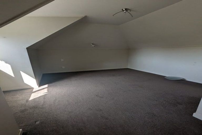 Photo of property in 2/5 Seacliffe Avenue, Belmont, Auckland, 0622