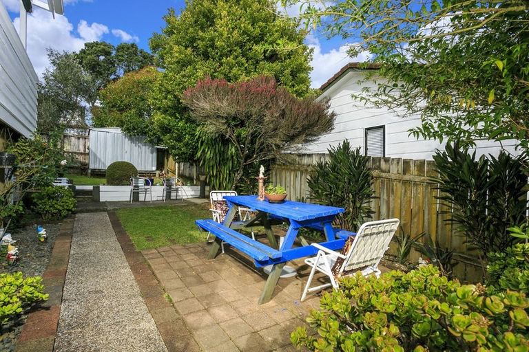 Photo of property in 1/100 Lynn Road, Bayview, Auckland, 0629