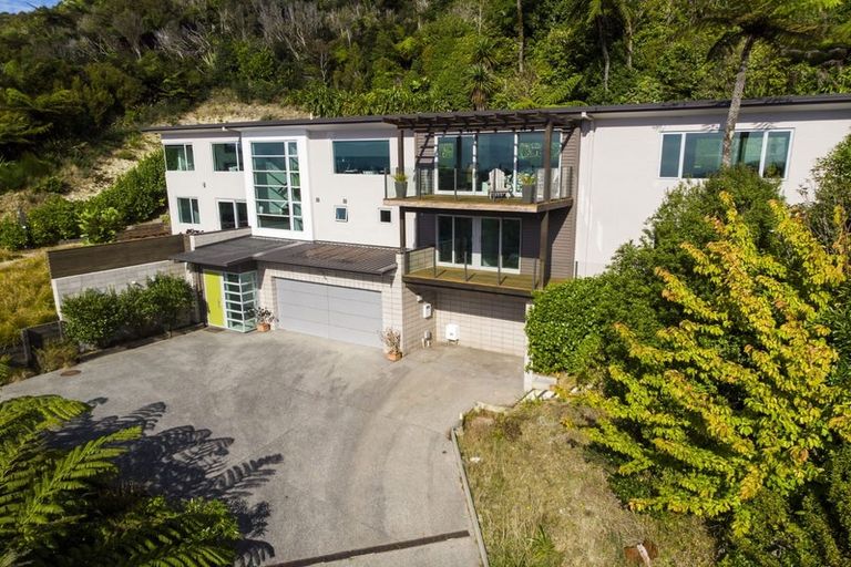 Photo of property in 24 Mewburn Rise, Karori, Wellington, 6012