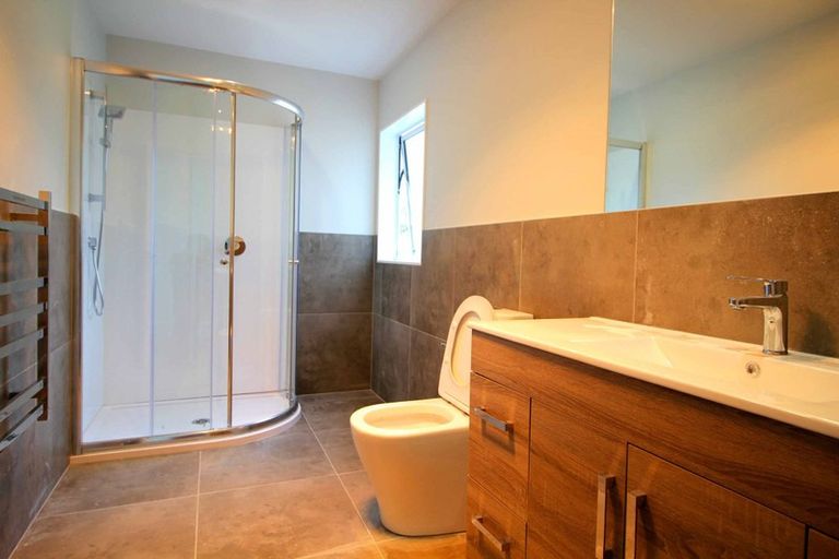Photo of property in 6b Waddell Avenue, Point England, Auckland, 1072