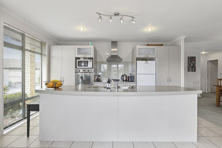 Photo of property in 6 Winchester Place, Rototuna North, Hamilton, 3210