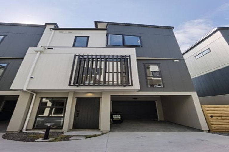 Photo of property in 12 Mina Way, Browns Bay, Auckland, 0630