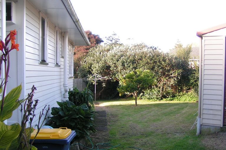 Photo of property in 8 Serjeant Street, Henderson, Auckland, 0612