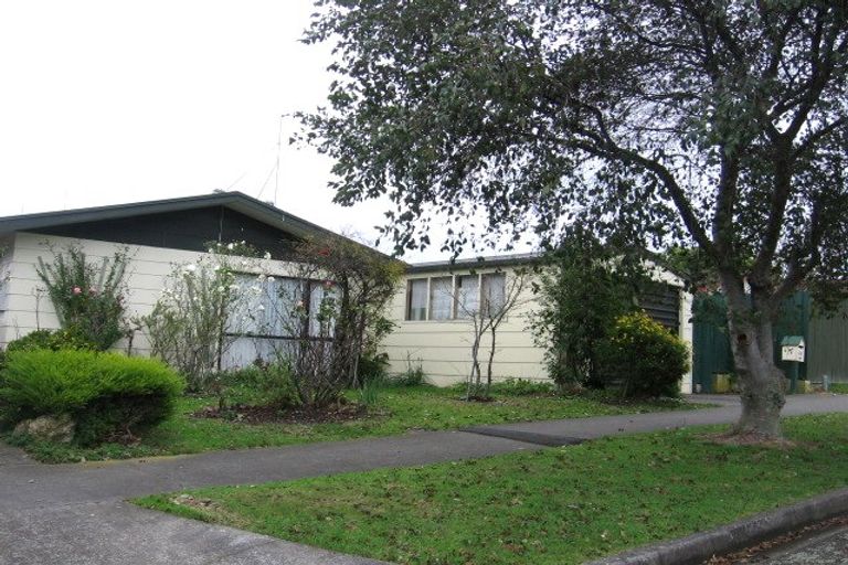 Photo of property in 2/4 Colonial Place, Kelvin Grove, Palmerston North, 4414