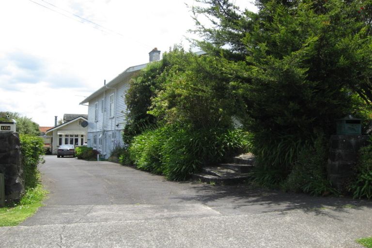 Photo of property in 2/10 Taylor Road, Mangere Bridge, Auckland, 2022