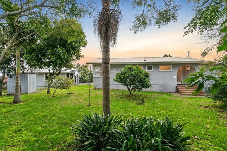 Photo of property in 19 Plumley Crescent, Mangere, Auckland, 2022