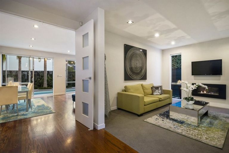 Photo of property in 15 Waitemata Road, Hauraki, Auckland, 0622