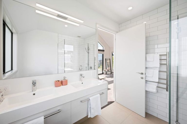 Photo of property in 11 Clutha Place, Wanaka, 9305