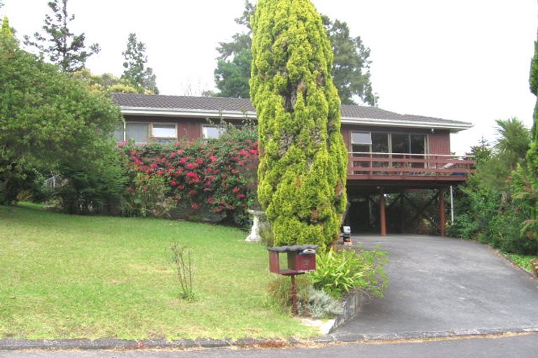 Photo of property in 12 Lancelot Place, Glenfield, Auckland, 0629
