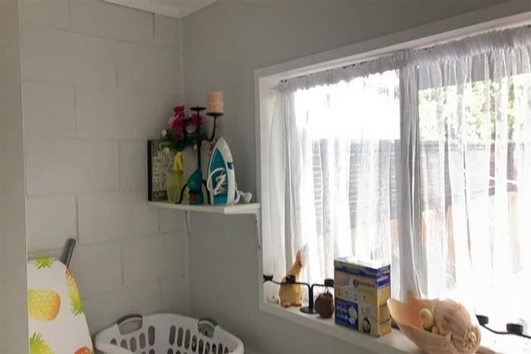 Photo of property in 5a Nimrod Place, Half Moon Bay, Auckland, 2012