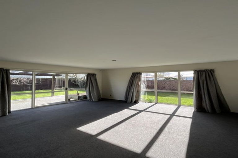 Photo of property in 6 Blue Gum Place, New Brighton, Christchurch, 8083