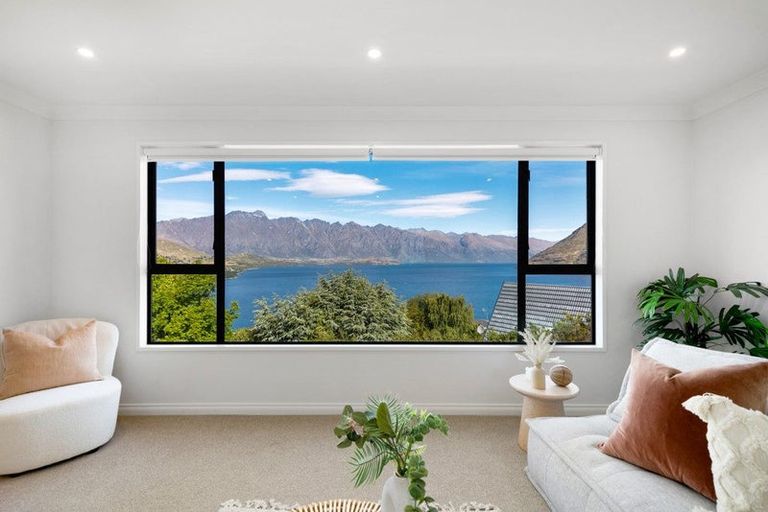 Photo of property in 19 Richards Park Lane, Fernhill, Queenstown, 9300
