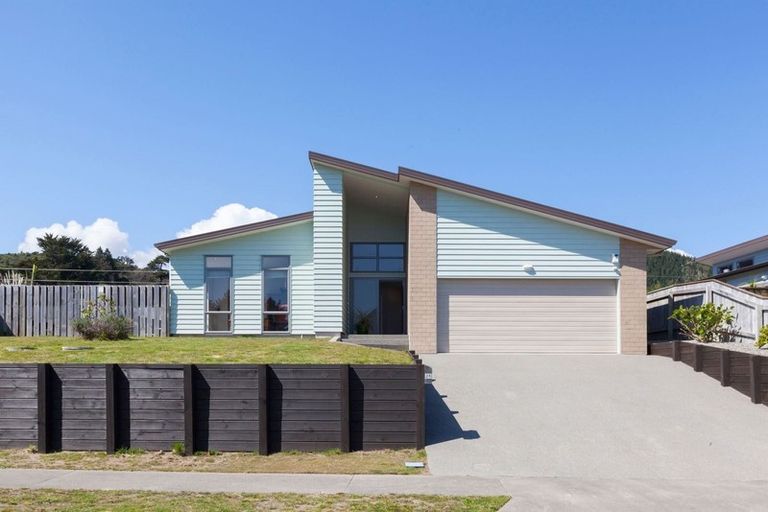 Photo of property in 26 Bluewater Place, Paraparaumu, 5032